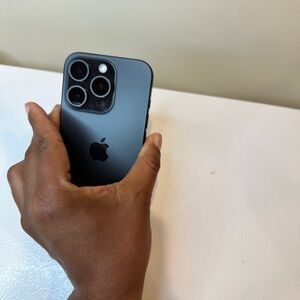 Apple iPhone in Black iPhone 15 pro 128gb